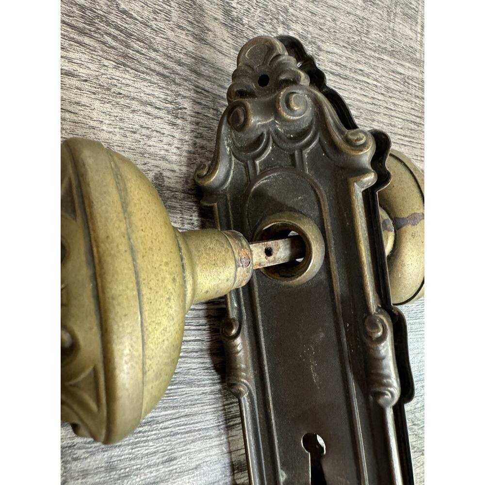 Antique Bronze Meridian Yale & Towne Oval Door Knob Set Salvage Neoclassicical - Picture 10 of 16